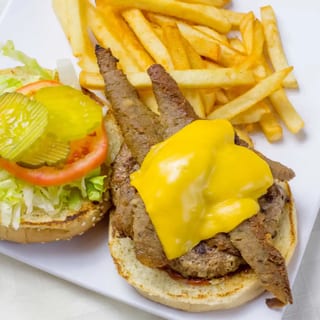 Deluxe Cheeseburger Combo (4 Oz.)