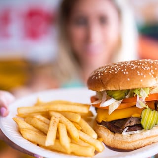 Deluxe Cheeseburger Combo (6 Oz.)
