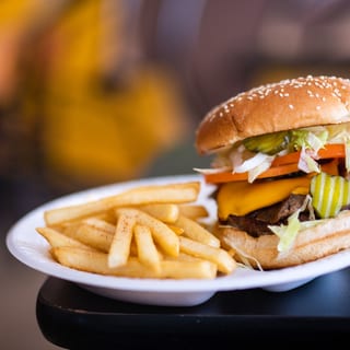 Deluxe Cheeseburger Combo (8 Oz.)